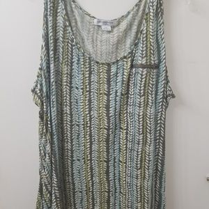 Liz Claiborne green patterned tank w zipper detail